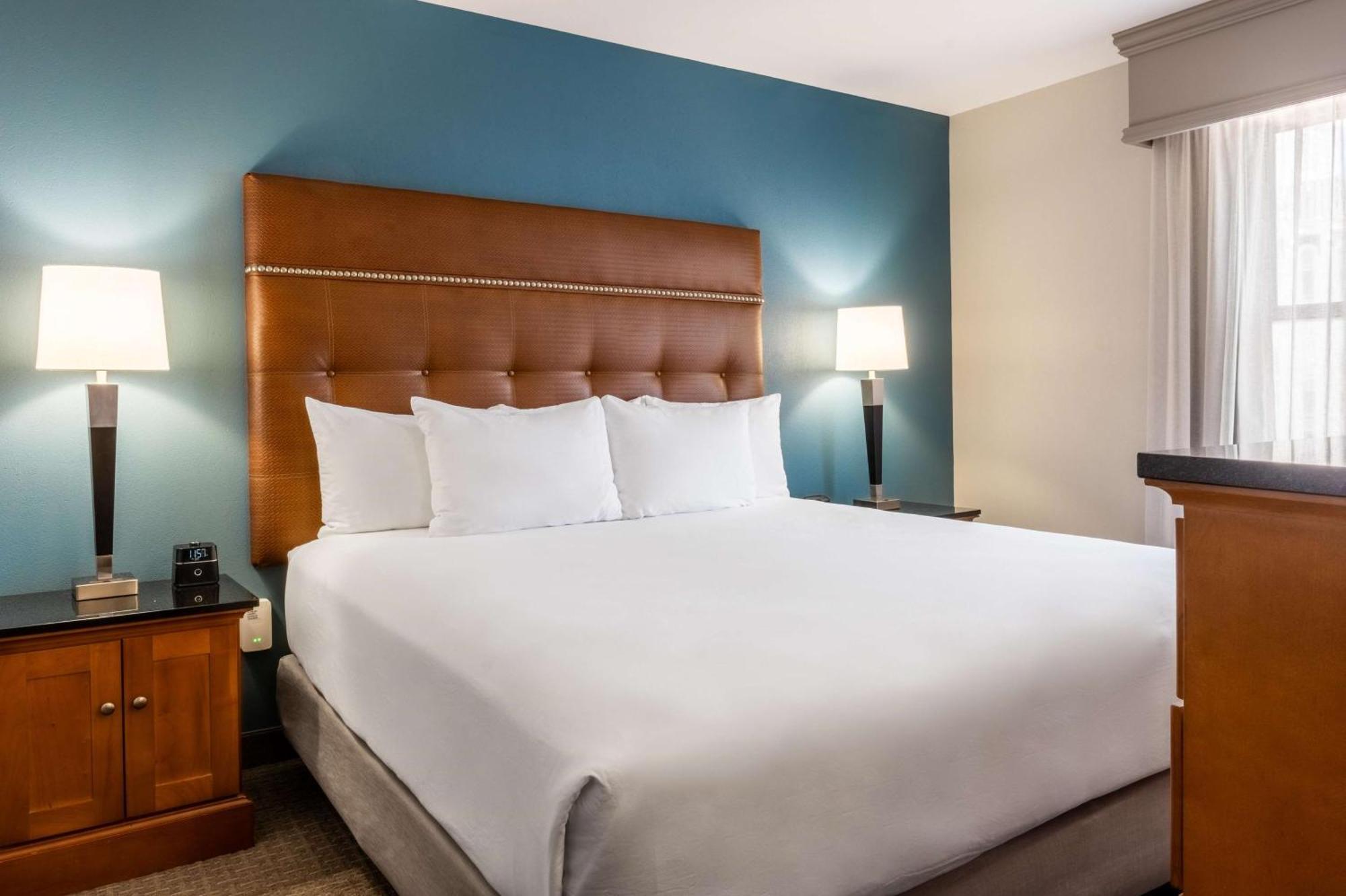 Drury Plaza Broadview Hotel